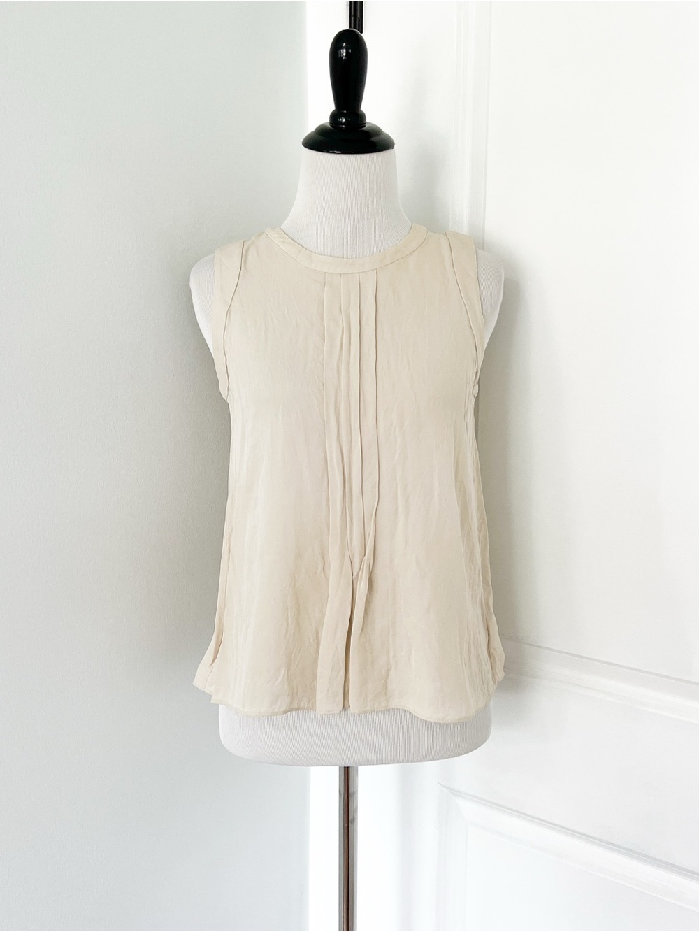 Theory Cream 100% Silk Sleeveless Pleated Front Camisole - Size P